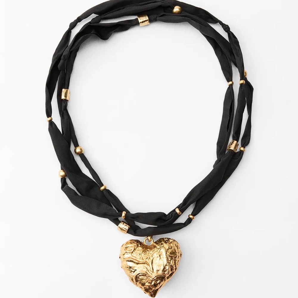 Elegant Black and Gold Necklace